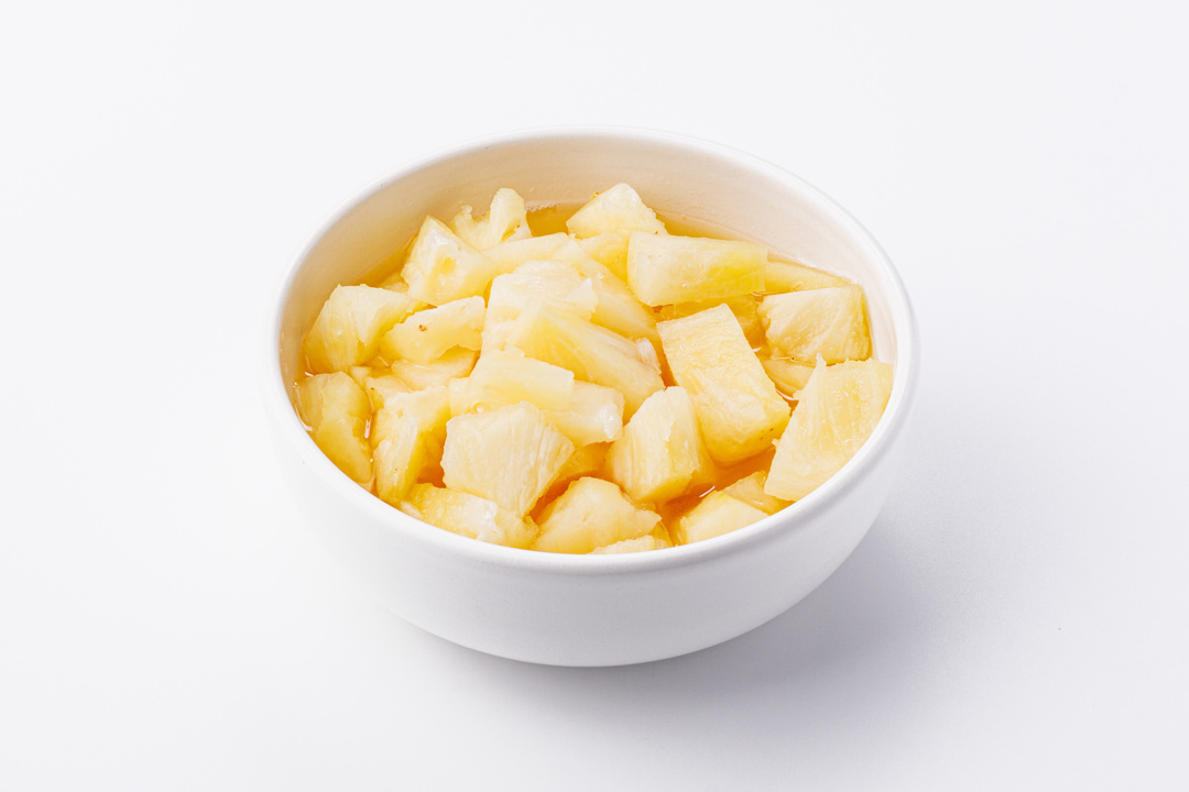 

Ананасы ВкусВилл кусочками в ананасовом соке, Вьетнам 565 г