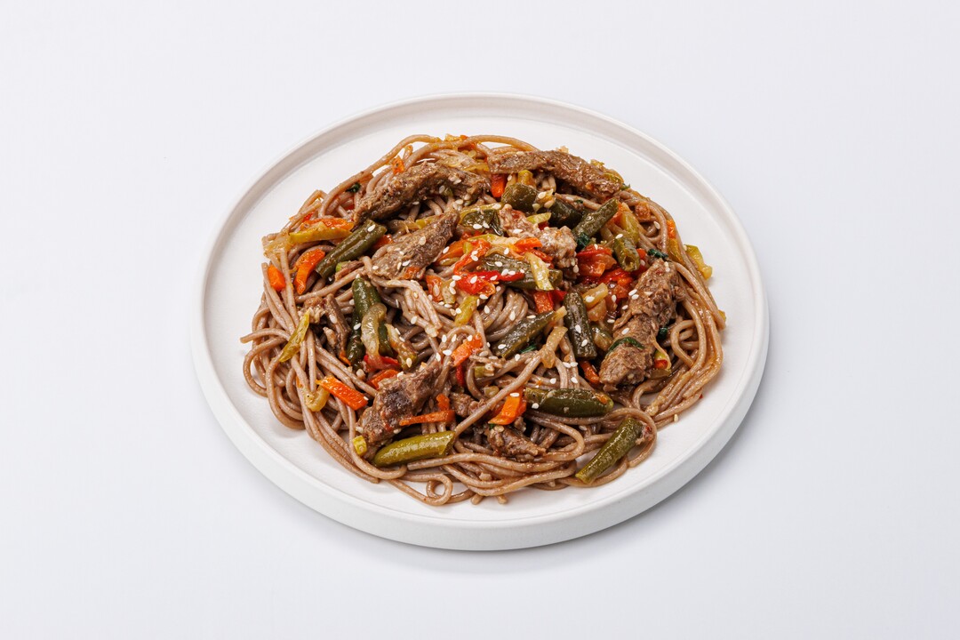 

Лапша гречневая с говядиной по-азиатски