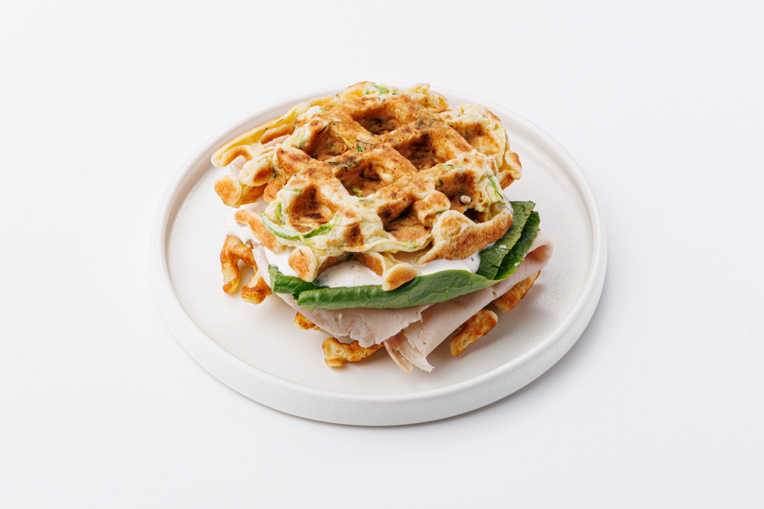 

Вафля-сэндвич ВкусВилл с мортаделлой и соусом айол 145 г