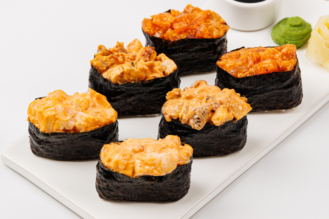 

Ассорти гунканов с креветками, семгой и угрем 240 г