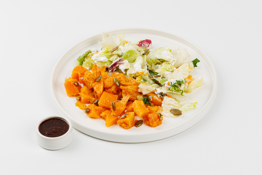 

Салат ВкусВилл с запеченной тыквой и крем чизом 180 г