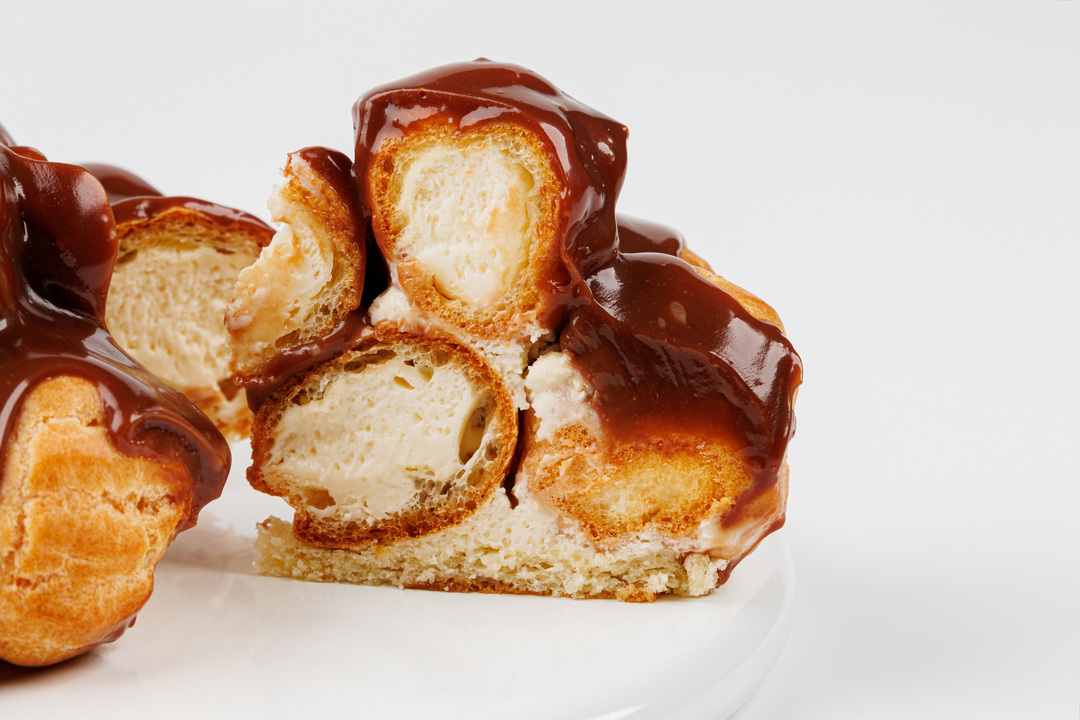 

Торт Шантелюр с профитролями и сливочным кремом 450 г