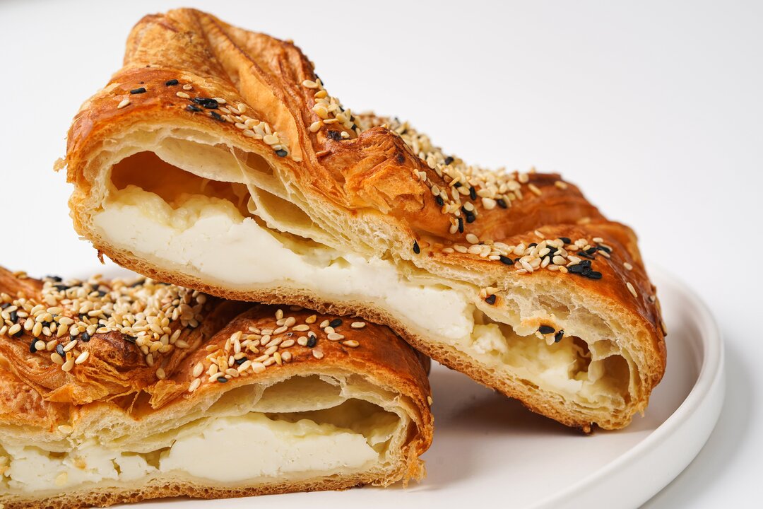 

Слойка ВкусВилл с адыгейским сыром 110 г