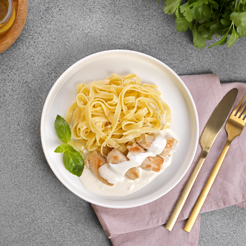 

Тальятелле с курицей и грибами в сливочном соусе 250 г