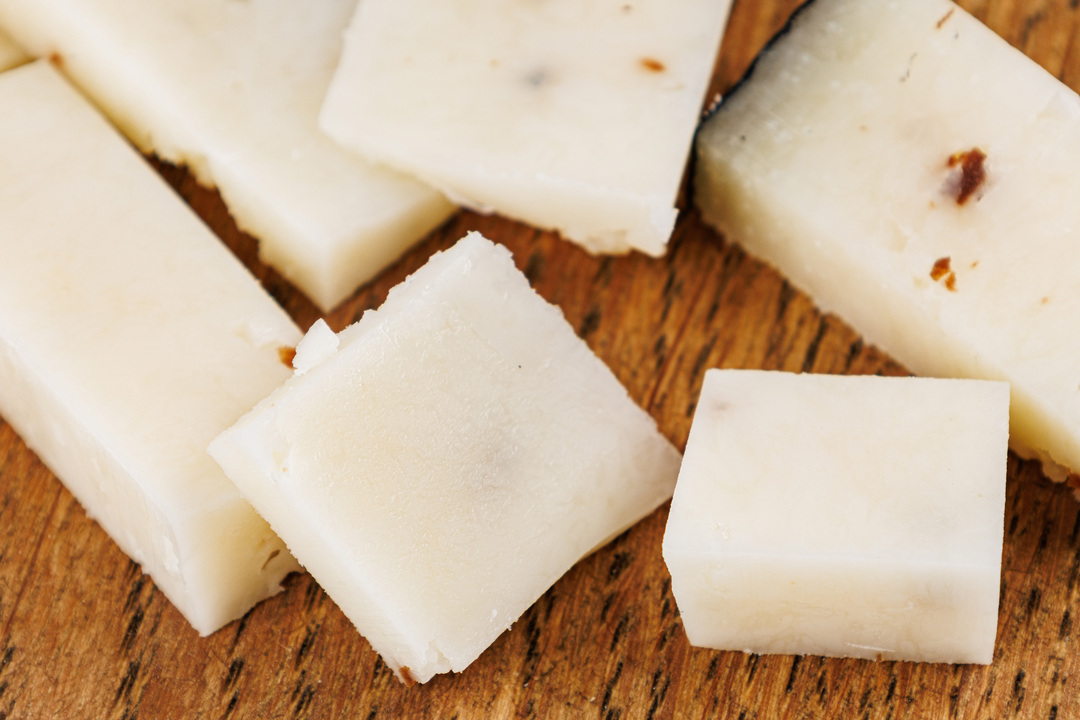 

Сыр ВкусВилл Том из козьего молока с трюфелем 1 год 150 г