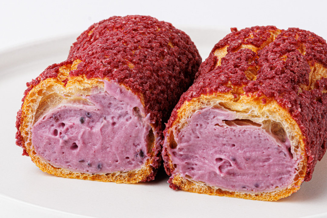 

Эклер ВкусВилл кафе Черная смородина с кракелюром 50 г