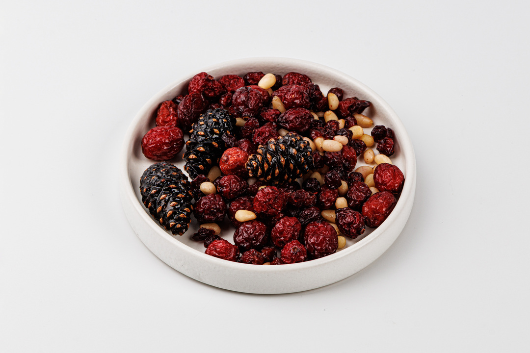 

Смесь из цукатов шишки, ягод вяленых и кедрового ореха 60 г