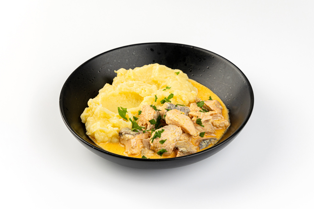 

Картофельное пюре со сливочным соусом карри и горбушей 331 г