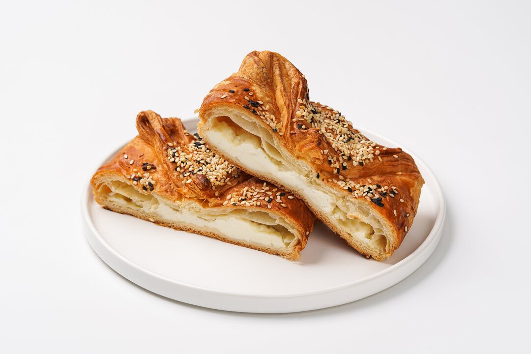 

Слойка ВкусВилл с адыгейским сыром 110 г