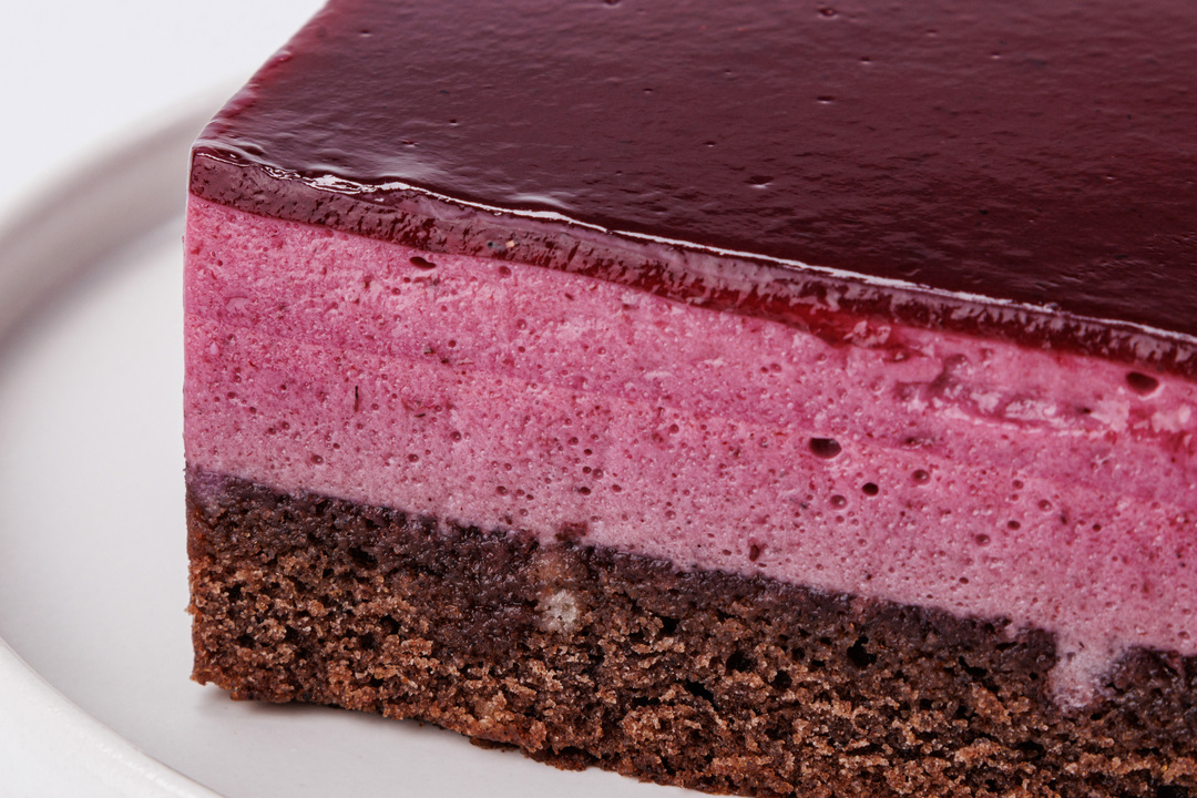 

Пирожное ВкусВилл Черемуховый мусс черника, смородина 100 г