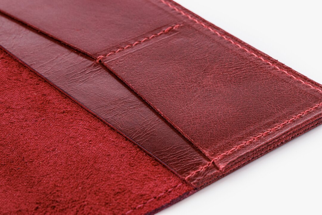 

Обложка для паспорта из натуральной кожи. Цвет: винный