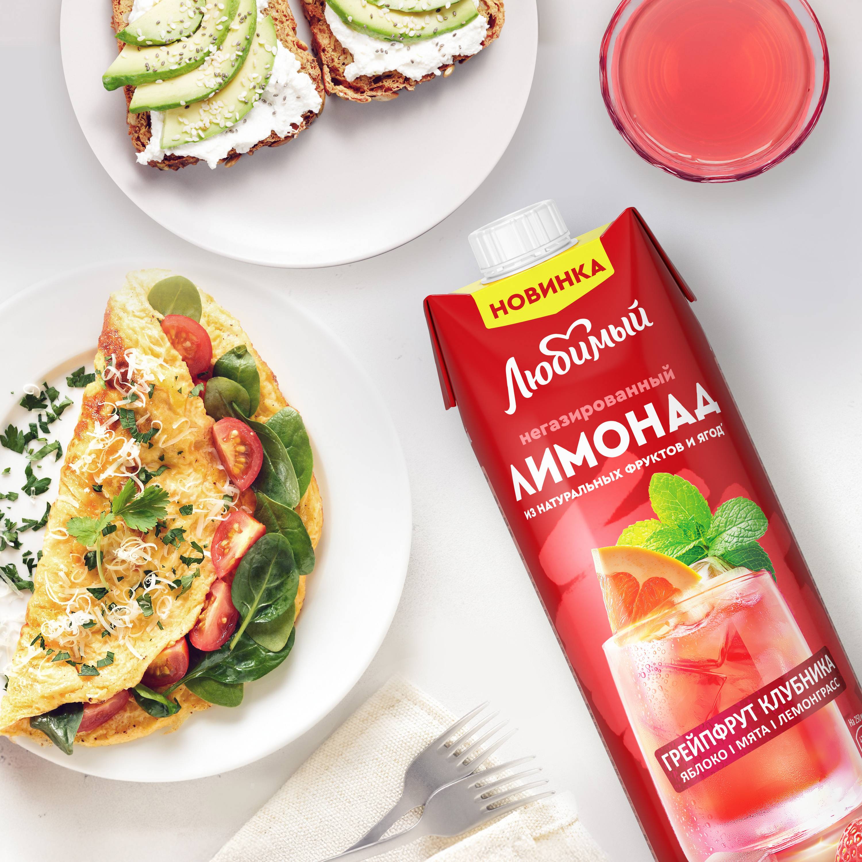 

Напиток сокосодержащий Любимый Лимонад Грейпфрут-клубника-яблоко-мята-лемонграсс 970 мл