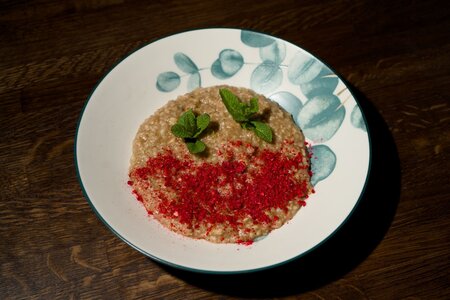 Овсяная каша с яблоком и корицей