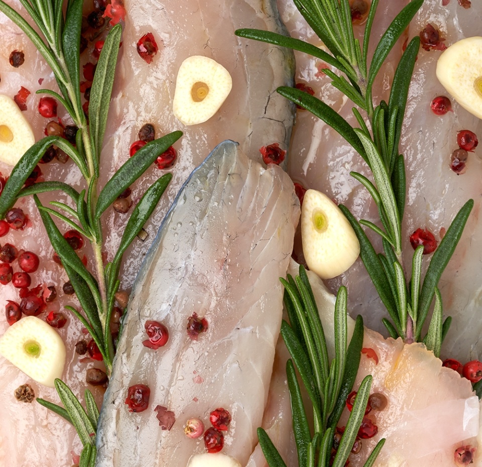 

Сибас филе с оливковым маслом и розмарином охлажденное от "Азбуки Вкуса", Россия