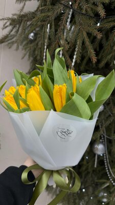 Букет цветов из желтых бахромчатых тюльпанов