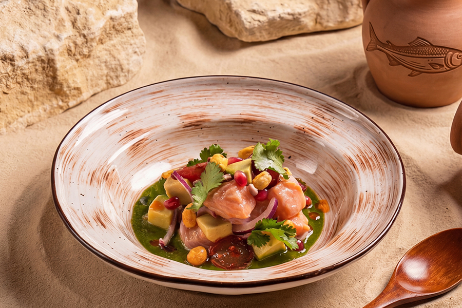Севиче из форели с соусом киндзмари и хрустящей кукурузой