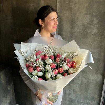 БукетXXL с тюльпанами и генистой