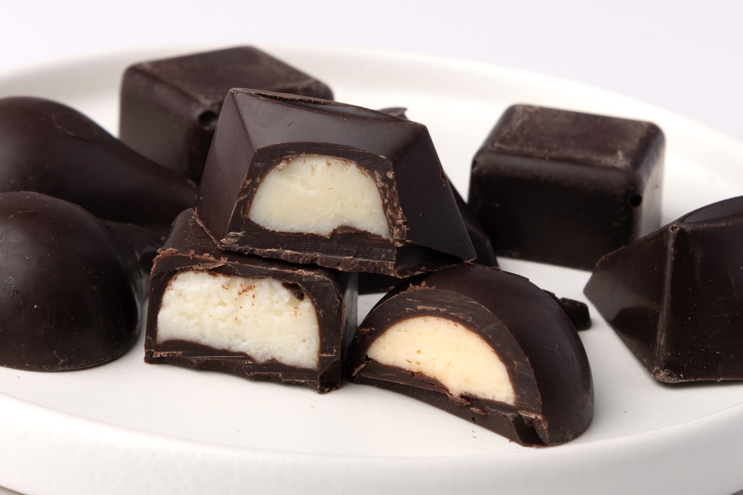 

Сыр в темном шоколаде ВкусВилл ассорти Камамбер Пармезан Сыр с голубой плесенью 87 г