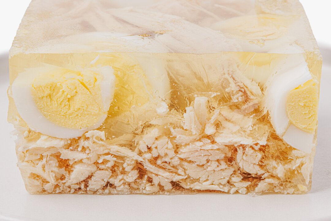 

Заливное ВкусВилл из грудки цыпленка с перепелиным яйцом 300 г