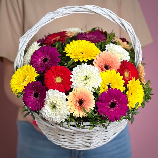 Корзина из 25 гербер мини