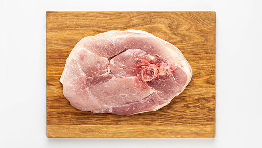 Окорок свиной на кости и шкуре охл., вес