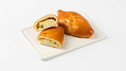 Пирожки с рисом, яйцом и зеленым луком