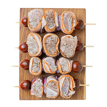 Шашлык из грудки индейки в сырокопченом свином беконе на шпажках Азбука Вкуса, Россия