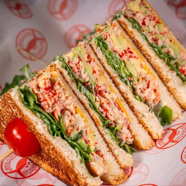 Сэндвич с камчатским крабом