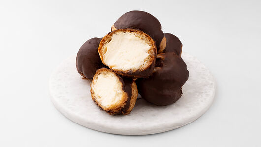 Профитроли с ванильным кремом в шоколаде