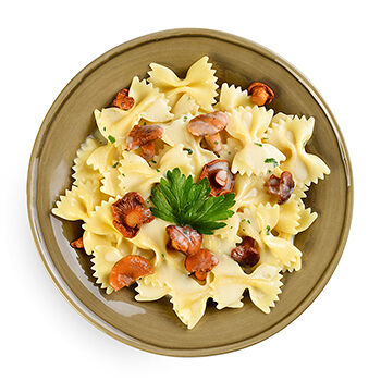 Паста фарфалле с лисичками