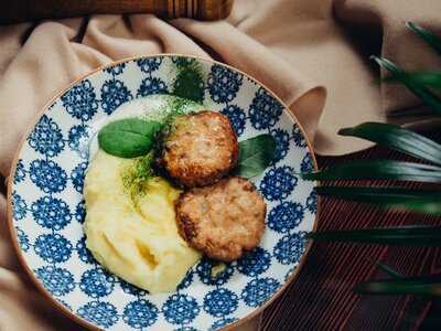 Домашние котлеты с картофельным кремом