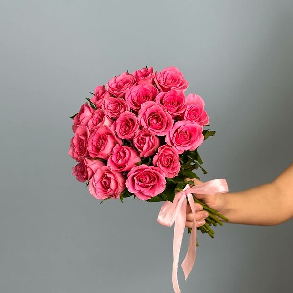 Букет цветов из 21 розовой розы 40 см МП лента