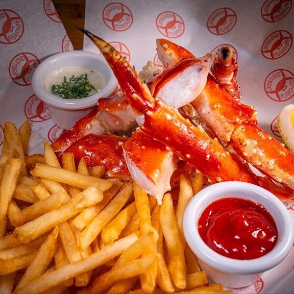 Камчатский краб на гриле с картофелем фри