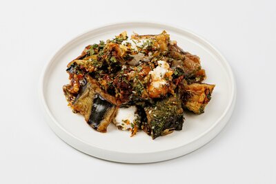 Салат ВкусВилл с баклажанами и крем-чизом в азиатском соусе 200 г