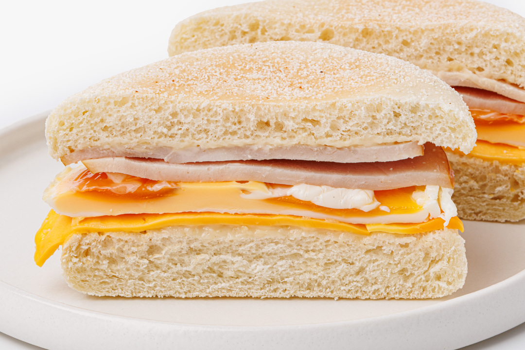 

Вкусмаффин ВкусВилл с ветчиной сыром и яйцом 150 г