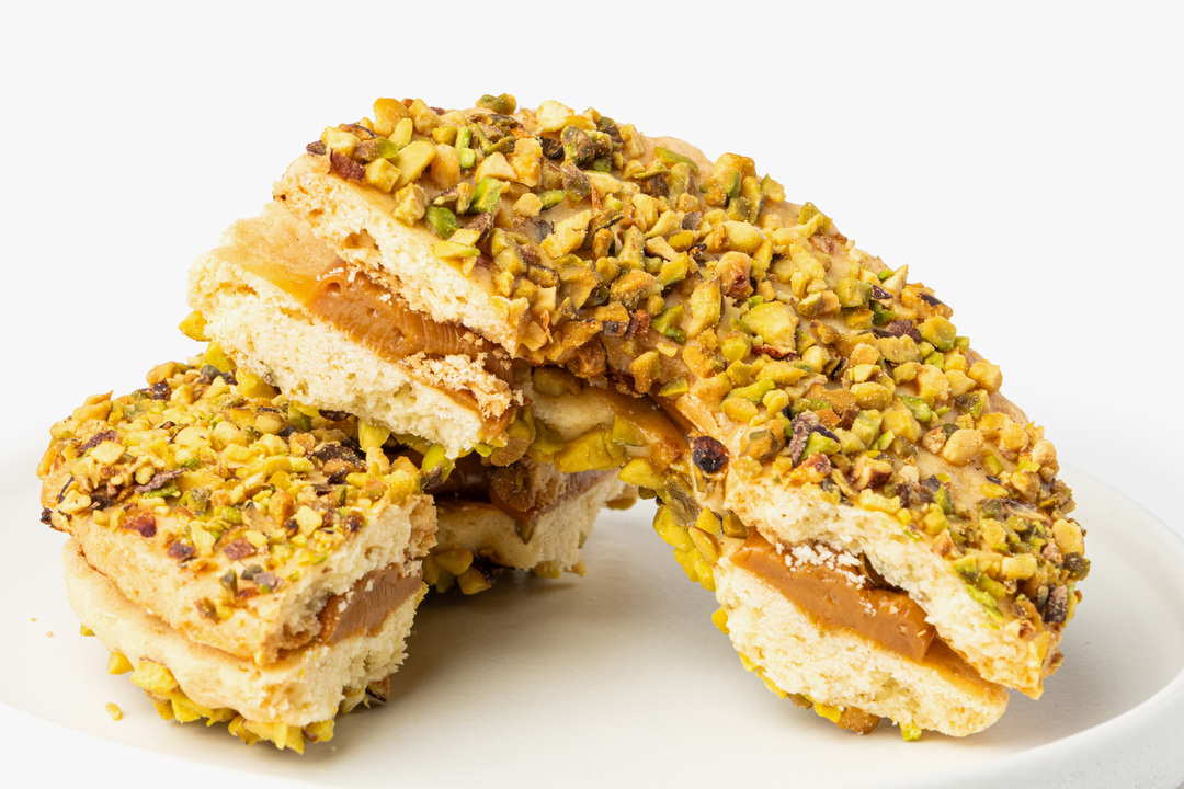 

Кольцо песочное ВкусВилл с вареной сгущенкой и фисташками 160 г