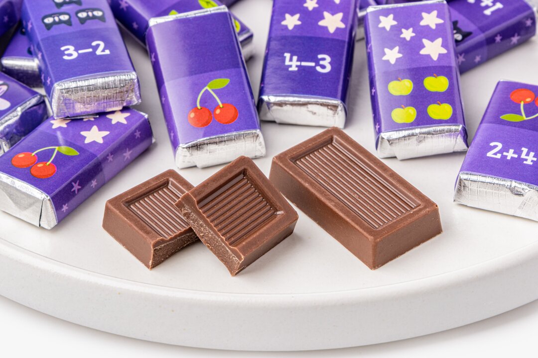 

Вкусная игра ВкусВилл из шоколада домино 140 г