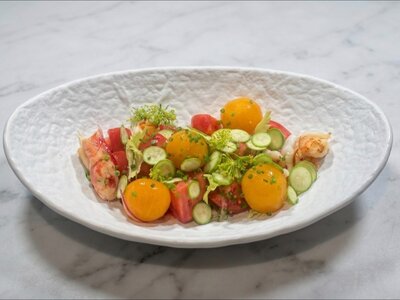 Каталана с крабом,розовыми креветками и соусом из крапивы