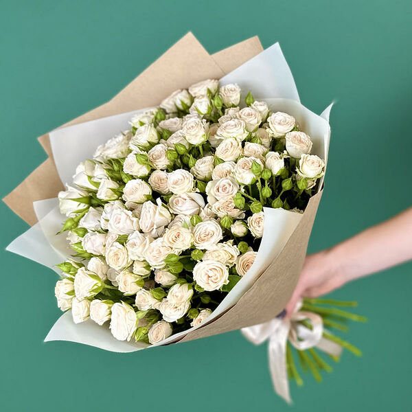 Букет цветов из 21 кустовой розы Рослин