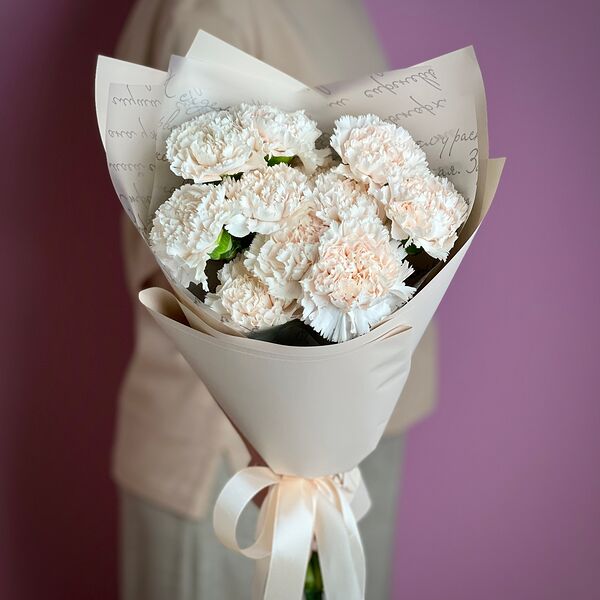 Букет из 11 кремовых гвоздик