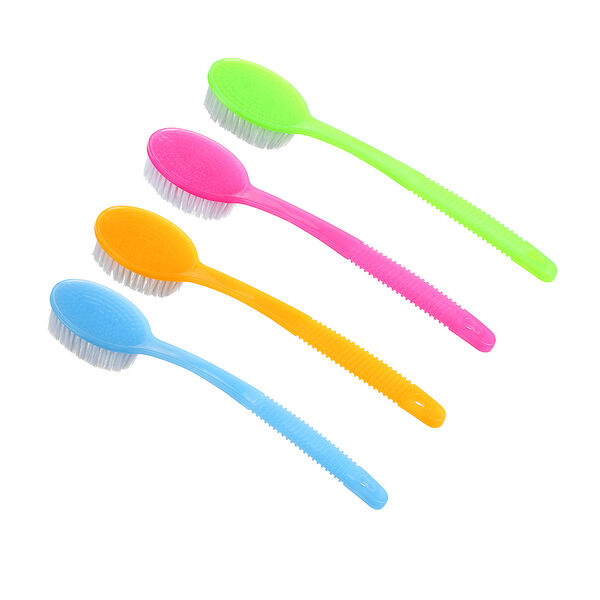 Щетка для тела с искусств. щетиной на пластиковой ручке, 34см, 4 цвета в ассортименте