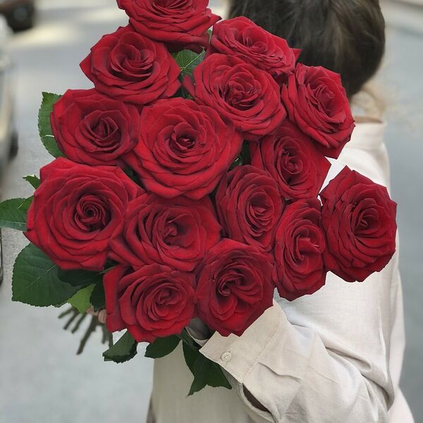 15 импортных роз