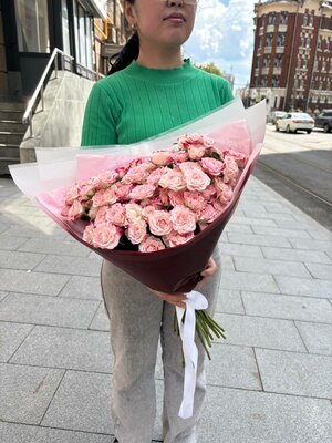 Букет нежно-розовых кустовых роз