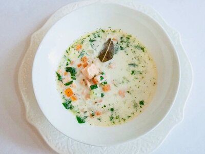 Норвежская уха с лососем и сливками