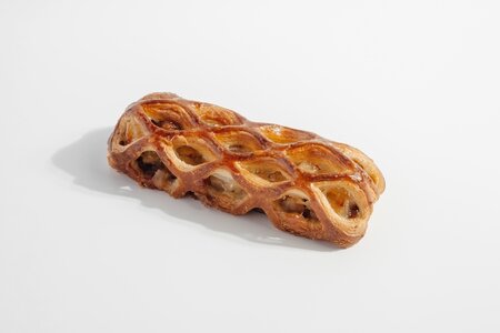 Слойка Быстрый Горыныч с яблоком и пралине