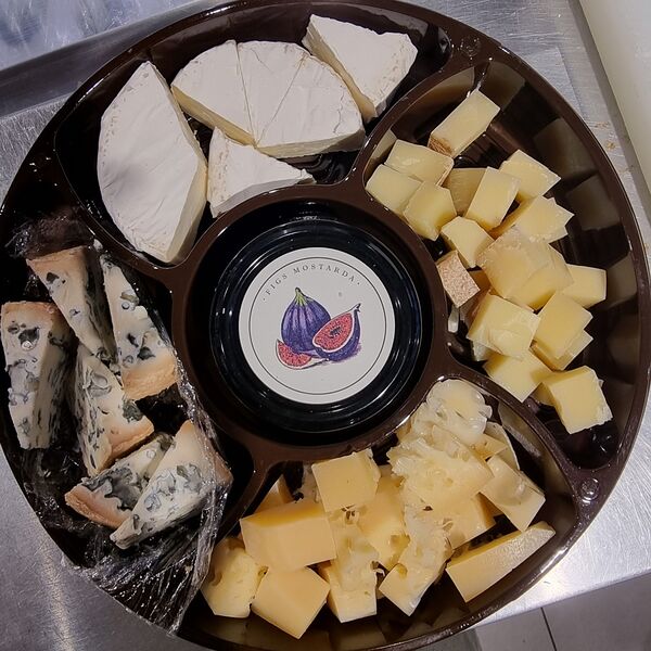 Сырная тарелка к красному вину