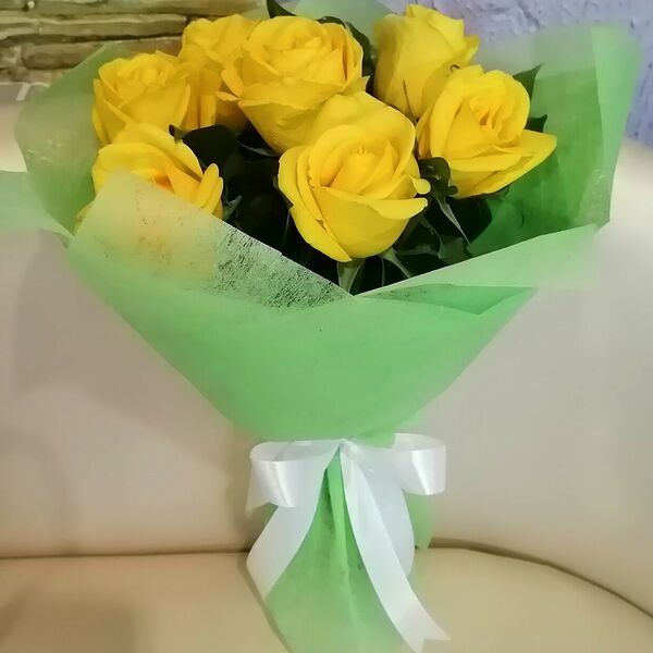 7 желтых роз