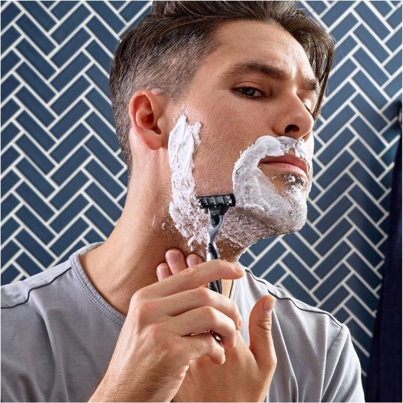 

Бритва Gillette Mach 3 лезвия + кассеты сменные для бритья 4 шт