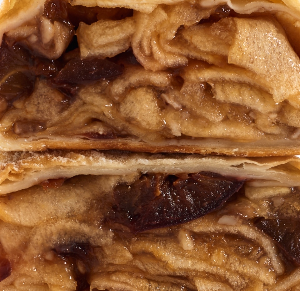 

Штрудель с яблоком и сливой «Азбука вкуса», 150 г