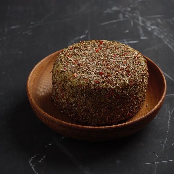 Сыр Режано в итальянских травах